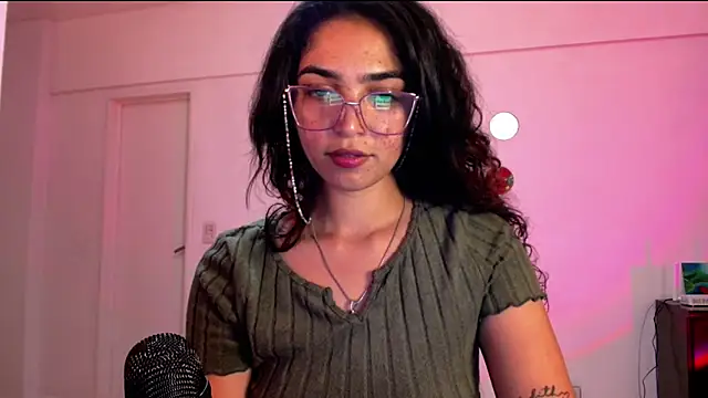 Snapshot of Ariagal chatting on 22, 10, 2025 Ariagal online show from 22, 10, 2025