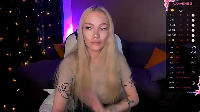 AnyaTaylor  online show from 21, 11, 2025