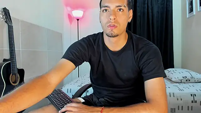 Snapshot of TeamPorn_19 chatting on 23, 10, 2025 TeamPorn 19 online show from 23, 10, 2025