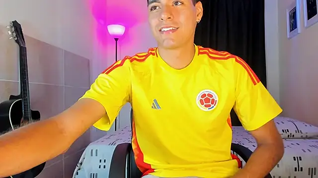 Snapshot of TeamPorn_19 chatting on 25, 10, 2025 TeamPorn 19 online show from 25, 10, 2025