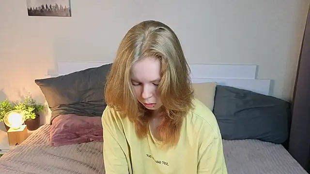 Snapshot of JulietteRain chatting on 6, 5, 2026 JulietteRain online show from 6, 5, 2026