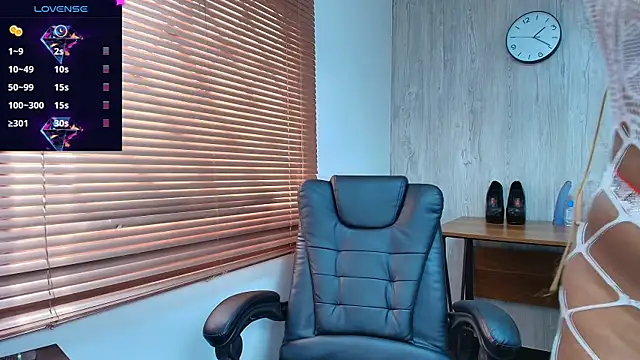 Snapshot of ArianaBeake chatting on 8, 9, 2025 ArianaBeake online show from 8, 9, 2025