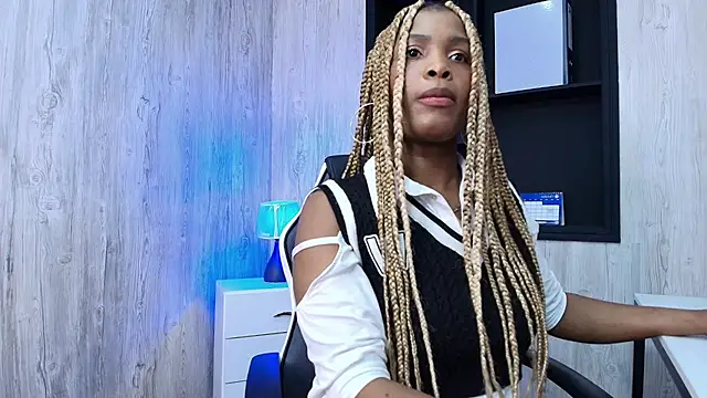 Snapshot of ArianaBeake chatting on 4, 10, 2025 ArianaBeake online show from 4, 10, 2025