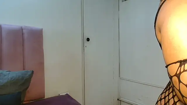 Snapshot of RoxyLuv77 chatting on 18, 9, 2025 RoxyLuv77 online show from 18, 9, 2025