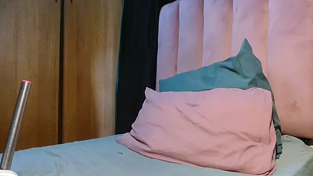 Snapshot of RoxyLuv77 chatting on 27, 9, 2025 RoxyLuv77 online show from 27, 9, 2025