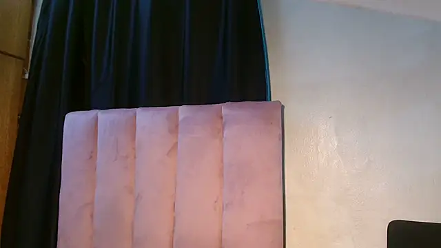 Snapshot of RoxyLuv77 chatting on 1, 10, 2025 RoxyLuv77 online show from 1, 10, 2025