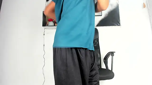 Snapshot of tyler_twink_boy chatting on 1, 10, 2025 tyler twink boy online show from 1, 10, 2025