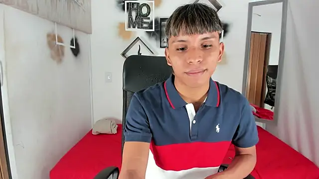 Snapshot of tyler_twink_boy chatting on 12, 10, 2025 tyler twink boy online show from 12, 10, 2025