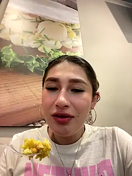 Snapshot of Isa_Villamarin chatting on 3, 10, 2025 Isa Villamarin online show from 3, 10, 2025