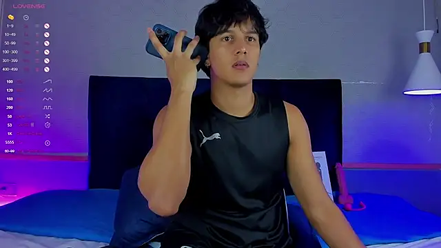 Leo Savage  online show from 7, 11, 2025