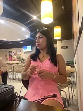 Snapshot of LiaSaenz27 chatting on 15, 10, 2025 LiaSaenz27 online show from 15, 10, 2025