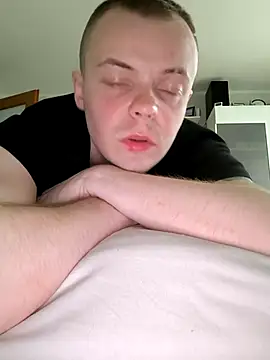 Twojsynek1997 online show from 4, 4, 2026