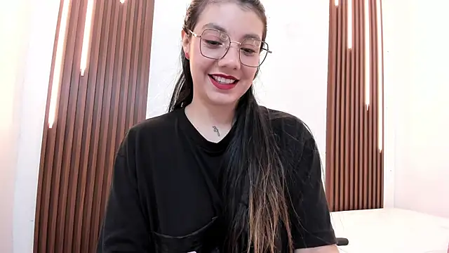 CarolinaMejia online show from 4, 10, 2025