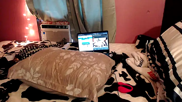Snapshot of RicaSuave_69 chatting on 6, 5, 2026 RicaSuave 69 online show from 6, 5, 2026