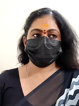 Snapshot of Sweetie_swetha37 chatting on 2, 11, 2025 Sweetie swetha37 online show from 2, 11, 2025