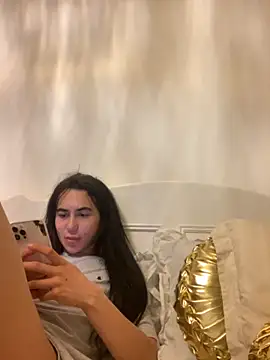 itsyourgirltee online show from 20, 4, 2026