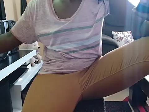 Snapshot of Alexxa_ebony chatting on 3, 3, 2026 Alexxa ebony online show from 3, 3, 2026