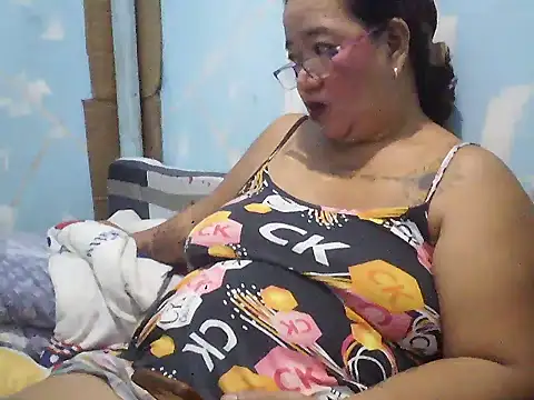 Snapshot of sweetsmile_naughty chatting on 5, 11, 2025 sweetsmile naughty online show from 5, 11, 2025