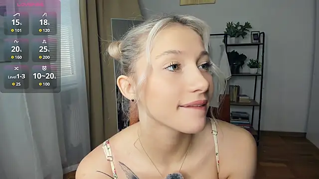 Snapshot of FaaBinaa chatting on 28, 11, 2025 FaaBinaa online show from 28, 11, 2025