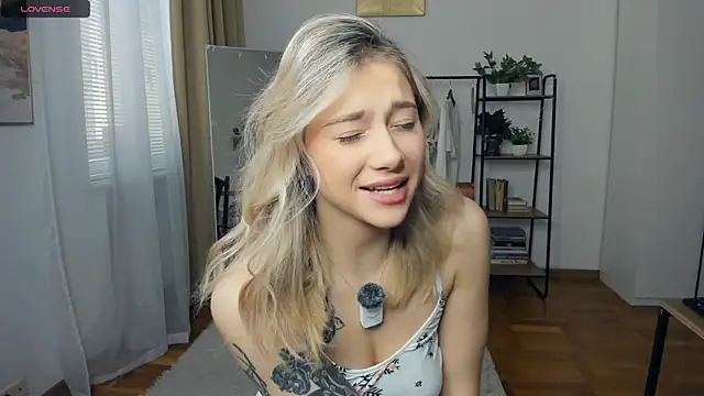 Snapshot of FaaBinaa chatting on 11, 1, 2026 FaaBinaa online show from 11, 1, 2026