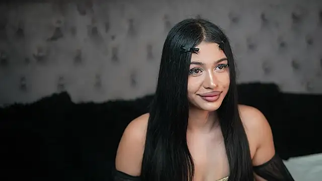GiuliaSya online show from 14, 10, 2025