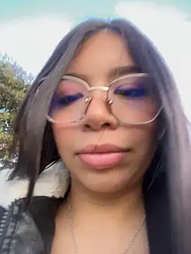 Maddy Piink online show from 7, 11, 2025