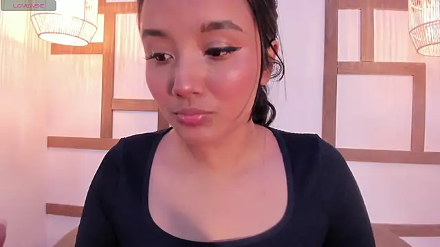 HannahMontgomery online show from 12, 9, 2025