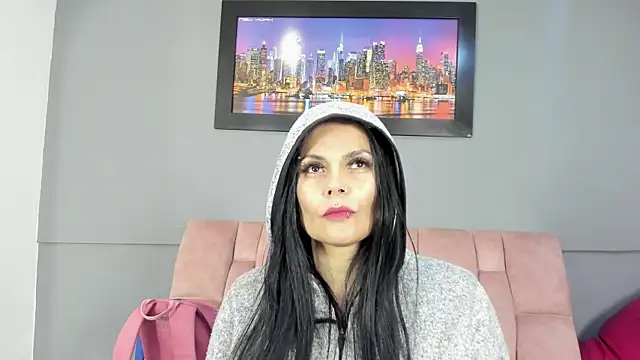 Snapshot of CharlotteCottin chatting on 13, 5, 2026 CharlotteCottin online show from 13, 5, 2026