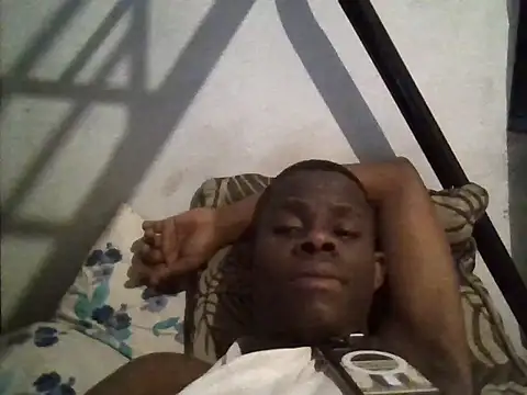 Snapshot of roro_thehoe chatting on 9, 11, 2025 roro thehoe online show from 9, 11, 2025