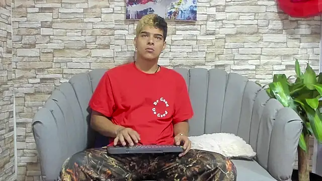 Snapshot of wyatt_3 chatting on 16, 9, 2025 wyatt 3 online show from 16, 9, 2025