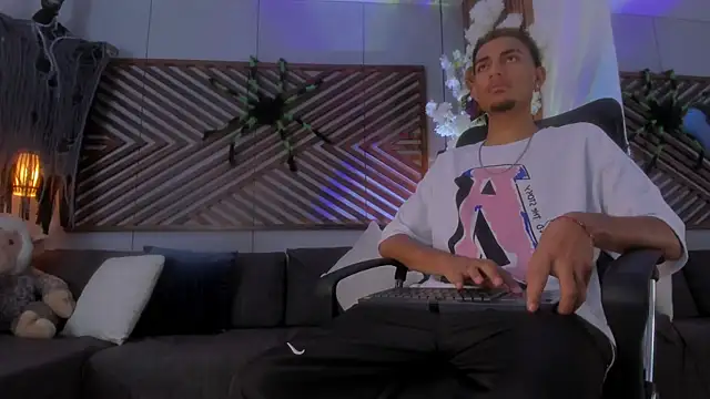 Snapshot of Adonis_WB chatting on 29, 10, 2025 Adonis WB online show from 29, 10, 2025