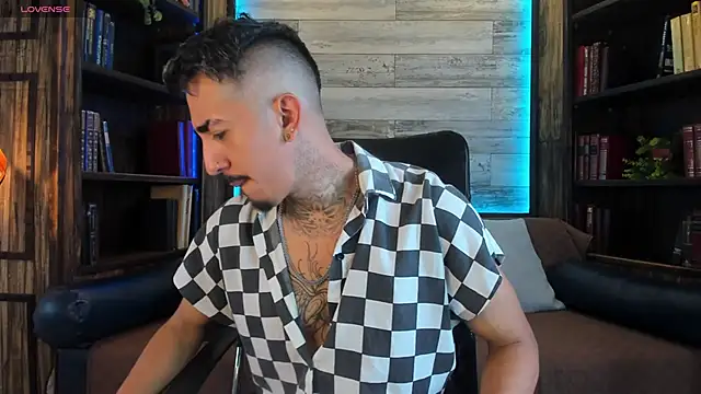 Snapshot of Donovan_Desmond chatting on 18, 10, 2025 Donovan Desmond online show from 18, 10, 2025