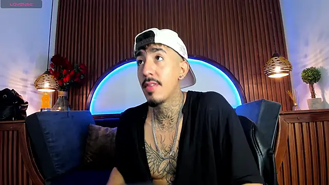 Snapshot of Donovan_Desmond chatting on 15, 11, 2025 Donovan Desmond online show from 15, 11, 2025