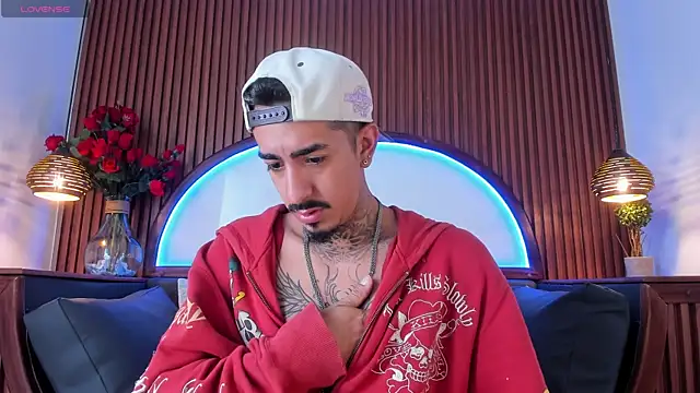 Snapshot of Donovan_Desmond chatting on 28, 11, 2025 Donovan Desmond online show from 28, 11, 2025