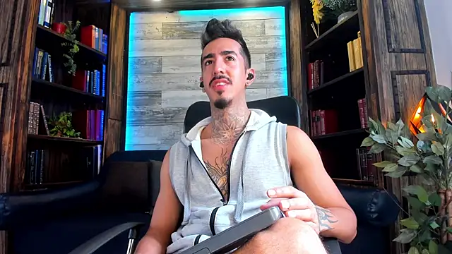 Snapshot of Donovan_Desmond chatting on 4, 12, 2025 Donovan Desmond online show from 4, 12, 2025