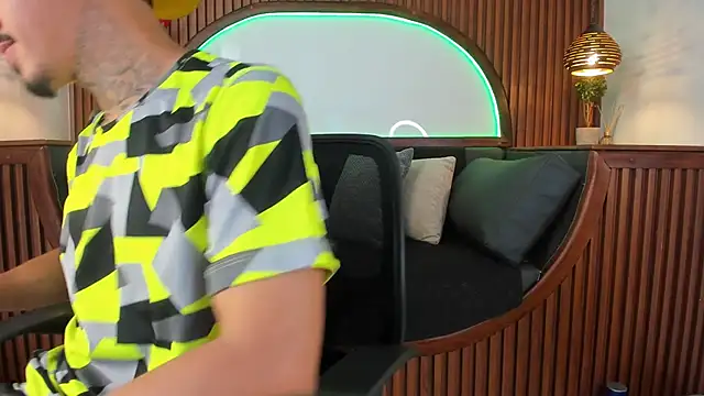 Snapshot of Donovan_Desmond chatting on 5, 12, 2025 Donovan Desmond online show from 5, 12, 2025