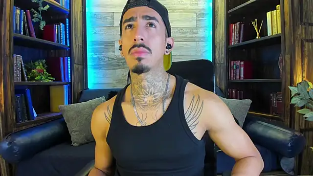 Snapshot of Donovan_Desmond chatting on 20, 12, 2025 Donovan Desmond online show from 20, 12, 2025