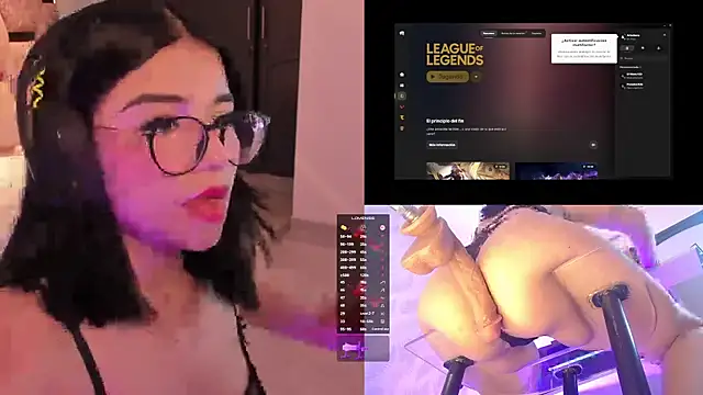 Snapshot of AriAddams chatting on 6, 10, 2025 AriAddams online show from 6, 10, 2025