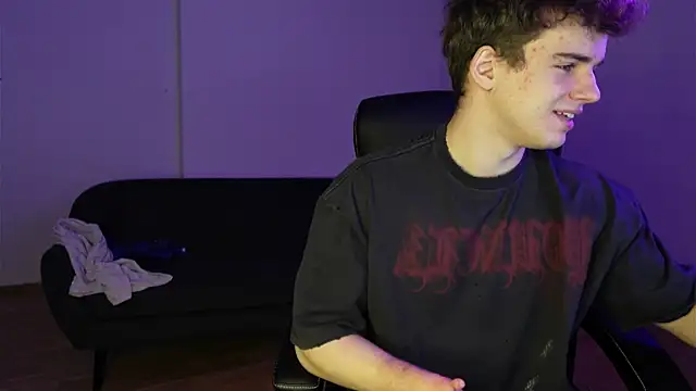 Snapshot of Ricky_Becko chatting on 16, 12, 2025 Ricky Becko online show from 16, 12, 2025