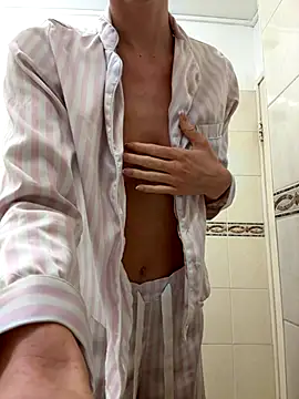 Snapshot of MilaRenee chatting on 7, 10, 2025 MilaRenee online show from 7, 10, 2025