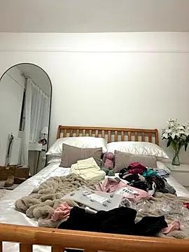 Snapshot of MilaRenee chatting on 15, 10, 2025 MilaRenee online show from 15, 10, 2025