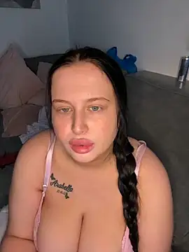 Snapshot of brunetteGirl274 chatting on 2, 11, 2025 brunetteGirl274 online show from 2, 11, 2025