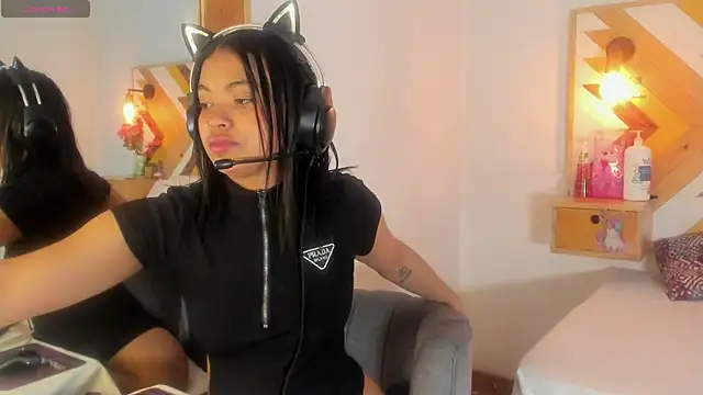 Snapshot of SoleneFontaine chatting on 21, 12, 2025 SoleneFontaine online show from 21, 12, 2025