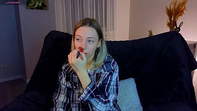 NyxaThorn online show from 28, 11, 2025