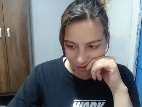 cloequeen15 online show from 12, 11, 2025