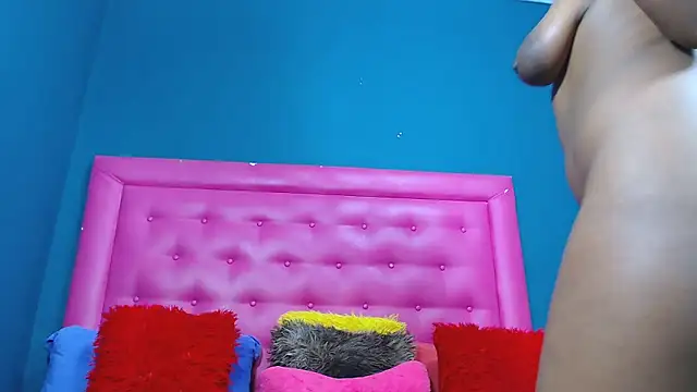 Snapshot of LoloQueen5 chatting on 13, 2, 2026 LoloQueen5 online show from 13, 2, 2026