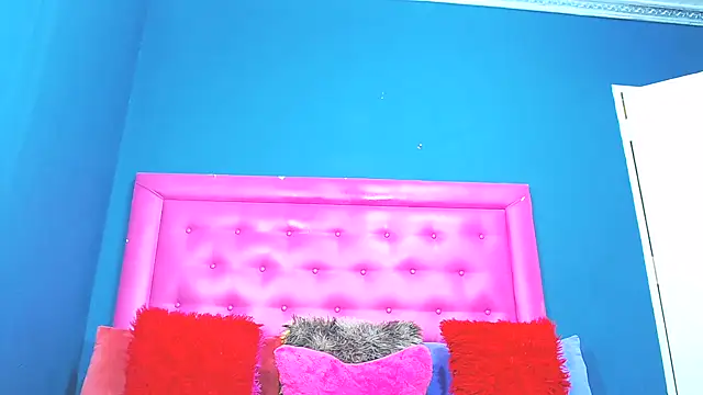 Snapshot of LoloQueen5 chatting on 15, 2, 2026 LoloQueen5 online show from 15, 2, 2026