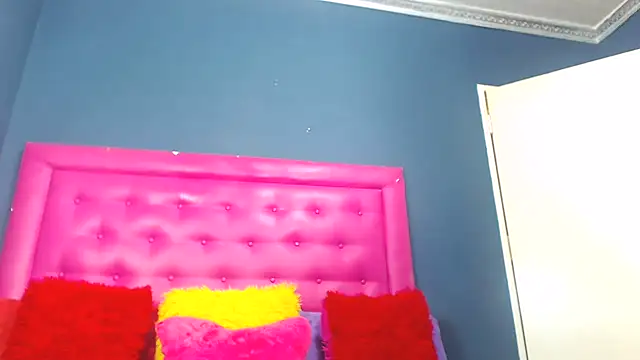 Snapshot of LoloQueen5 chatting on 18, 2, 2026 LoloQueen5 online show from 18, 2, 2026