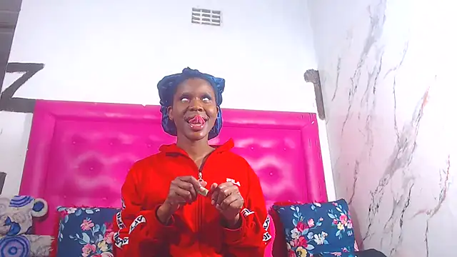 Snapshot of LoloQueen5 chatting on 23, 6, 2026 LoloQueen5 online show from 23, 6, 2026