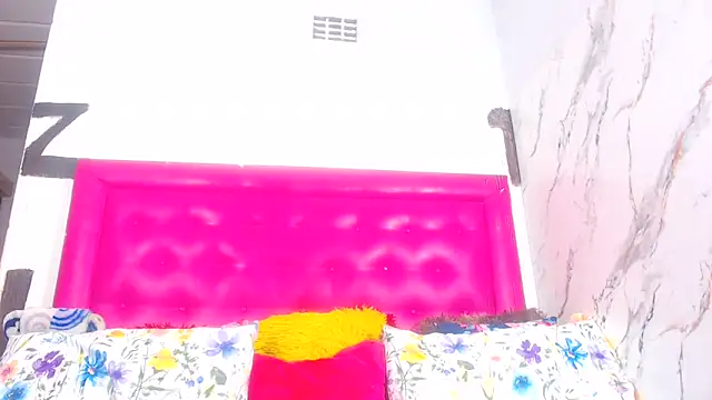 Snapshot of LoloQueen5 chatting on 1, 7, 2026 LoloQueen5 online show from 1, 7, 2026